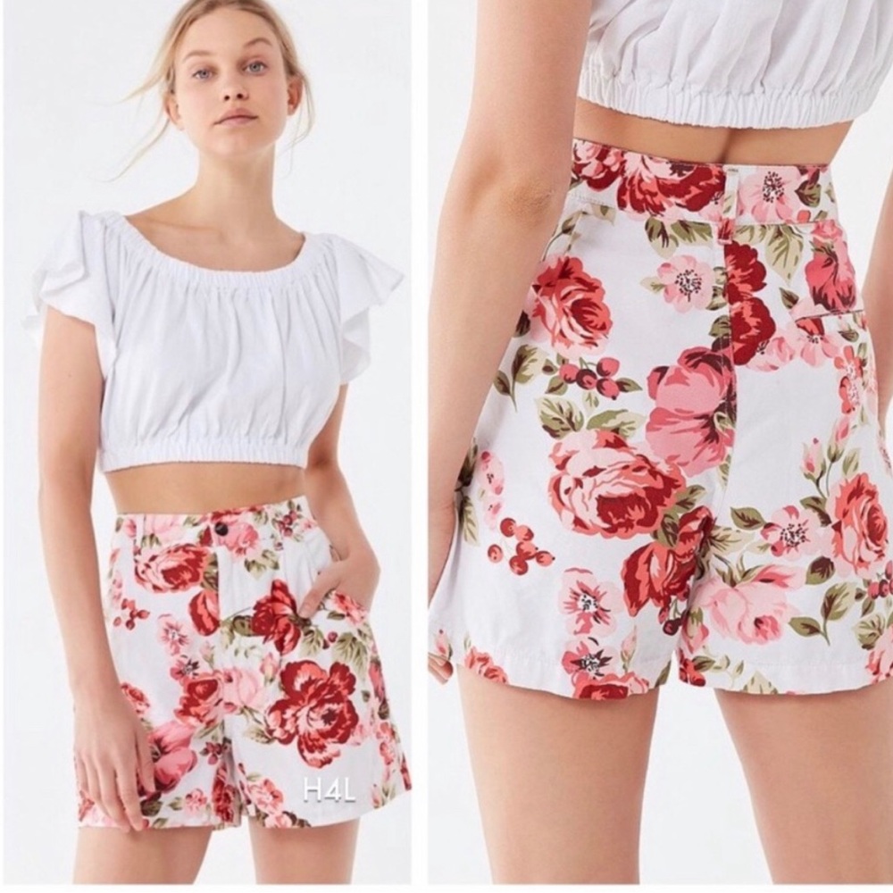Like NEW! Urban outfitters & Laura Ashley cream rose floral shorts size 4